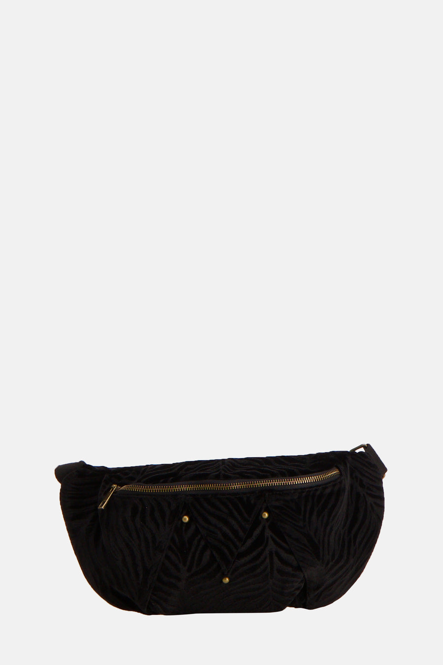 Zwarte schoudertas van PIECES® in fluweel met een zebraprint en gouden details.
