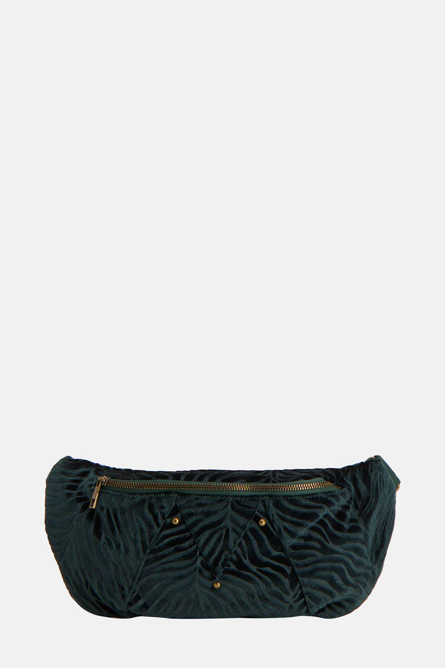 Groene schoudertas van PIECES® in fluweel met golvend patroon en klinknageldetails.