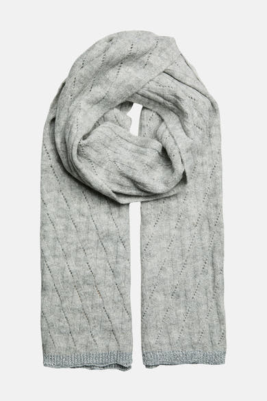 Écharpe grise en tricot de PIECES®, motif ajouré en losange, texture douce et bords côtelés.