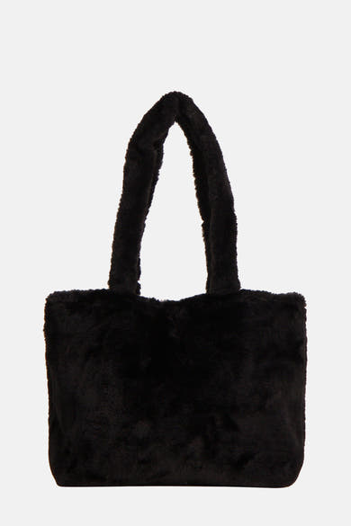 Sac à bandoulière noir en fausse fourrure de PIECES®, avec anses courtes du même tissu.