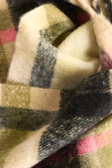 Écharpe à carreaux en laine mélangée jaune par PIECES®, avec des motifs colorés et une texture douce.