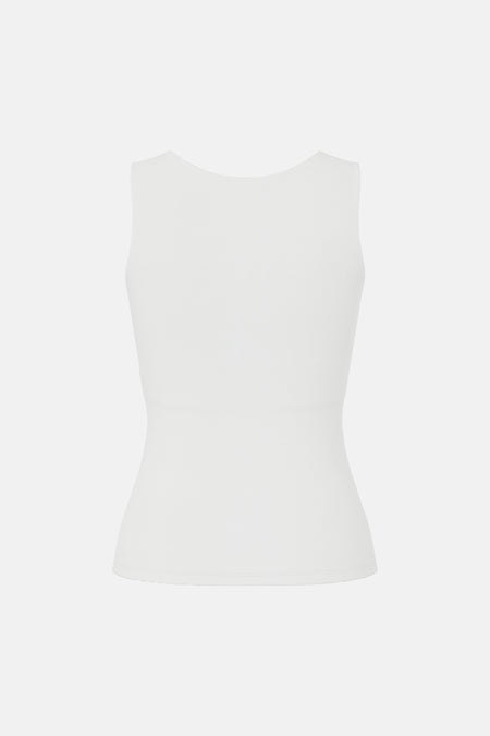 Body blanc de PIECES® débardeur à coupe ajustée avec col rond au dos, vue de dos.