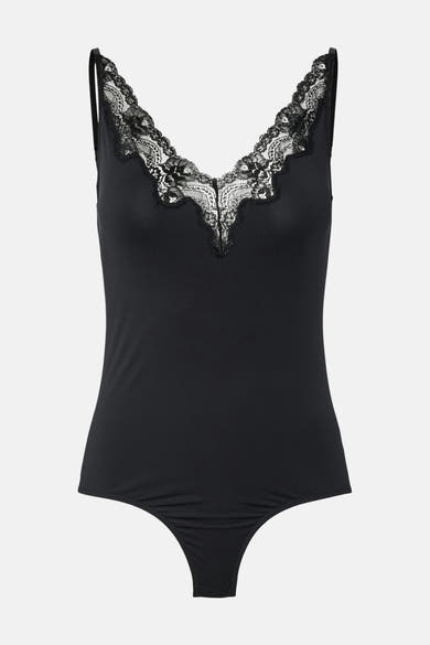 Body noir de PIECES®, avec bordure en dentelle délicate à l'encolure en V, coupe ajustée.