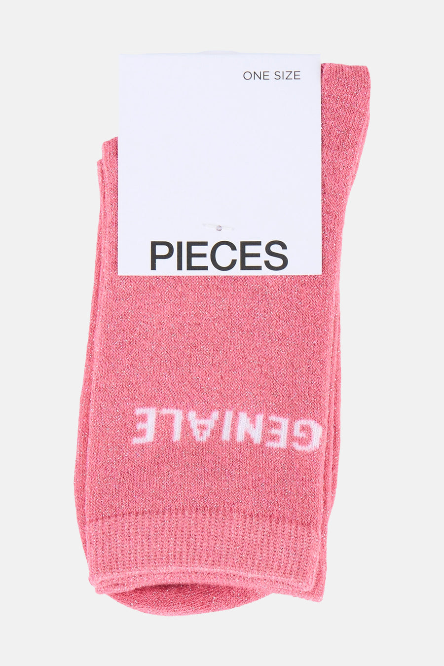 Chaussettes roses pailletées de PIECES® avec le mot "GENIALE" imprimé et une étiquette "ONE SIZE".