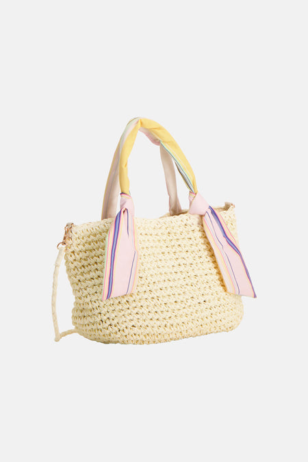Sac à bandoulière écru de PIECES® en paille tressée, anses ornées d'un foulard rayé multicolore et bandoulière amovible.