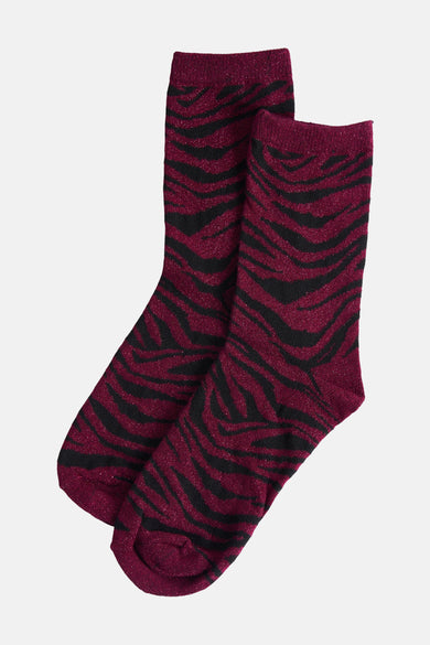 Rode sokken met zebraprint van PIECES®, glanzend garen, gebreide textuur.