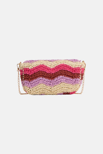 Sac à bandoulière multicolore en paille de PIECES®, avec motif chevrons et chaîne dorée.