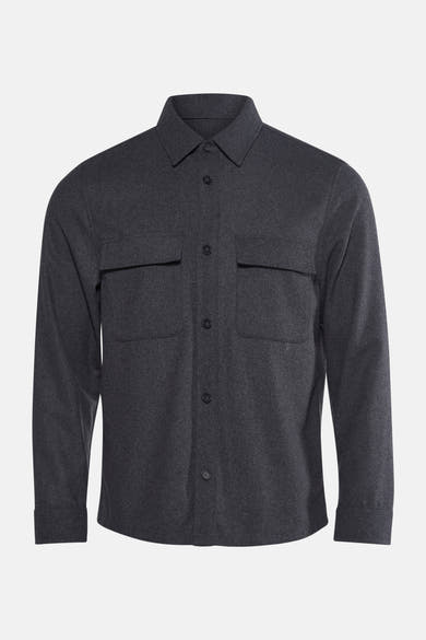 Veste courte grise par MANGO, à manches longues, avec poches de poitrine et fermeture boutonnée.