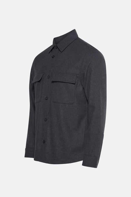 Veste courte grise de MANGO, avec poches à rabat et fermeture boutonnée.
