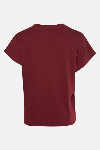 T-shirt bordeaux à manches courtes de MANGO, vu de dos, avec des manches raglan.