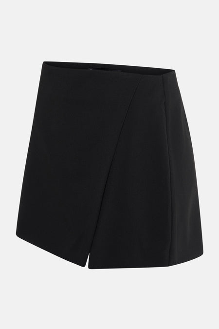 Mini-jupe portefeuille noire de MANGO, coupe asymétrique avec une fente sur le devant.
