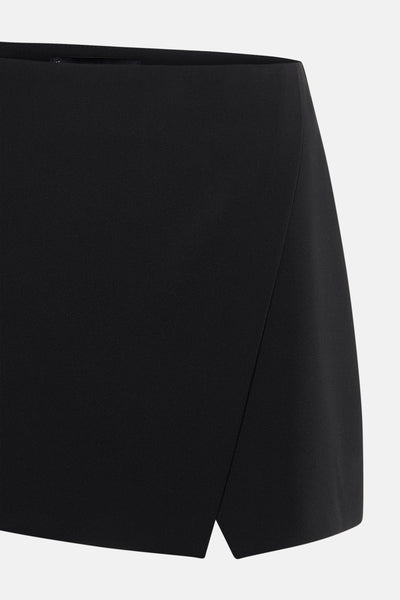 Top uni à manches longues noir de MANGO, détail texturé en gros plan.