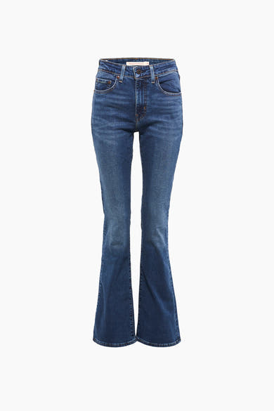 Jean bootcut en denim bleu foncé de Levi's, avec poches avant et arrière.