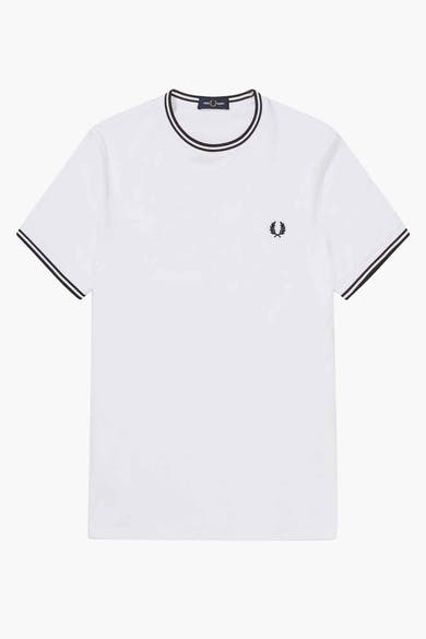 Wit T-shirt met korte mouwen van FRED PERRY, met zwarte strepen op de kraag en mouwen, geborduurd logo.