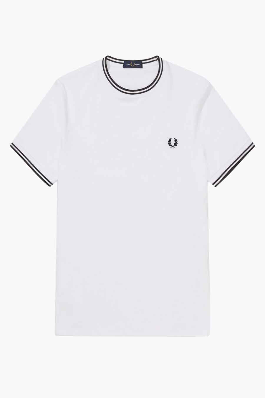 Wit T-shirt met korte mouwen van FRED PERRY, met zwarte strepen op de kraag en mouwen, geborduurd logo.