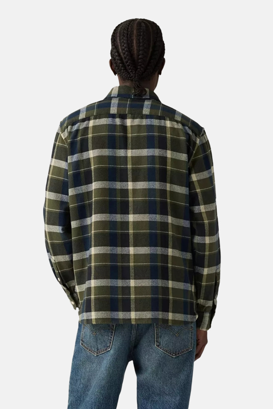 Chemise à manches longues en flanelle multicolore de Levi's®, motif à carreaux visible de dos et jean porté.