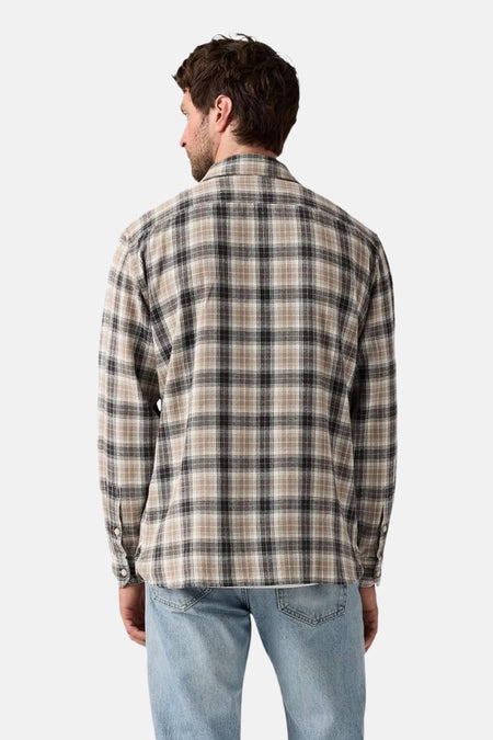 Multikleuren overhemd met lange mouwen van Levi's®, geruit op een beige en zwarte achtergrond.