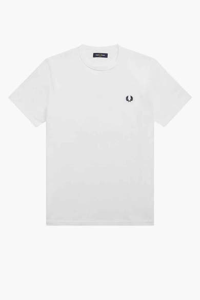 Wit T-shirt van FRED PERRY met een kenmerkend lauriertaklogo op de borst.