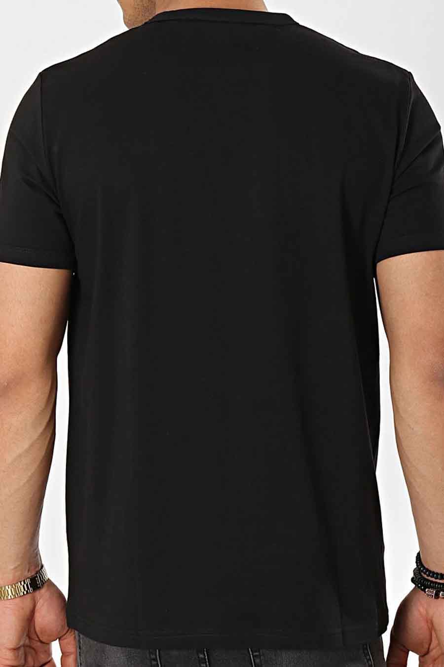 T-shirt noir de FRED PERRY, vue arrière, manches courtes et coupe classique.