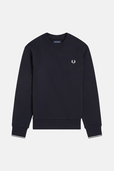 Marineblauwe sweater van Fred Perry, versierd met een wit logo op de borst en strepen op de manchetten.