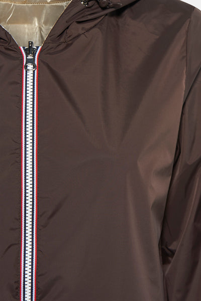 Bruinejas van LAURA JO in bruin, met een blauw, wit en rood gestreepte ritssluiting.