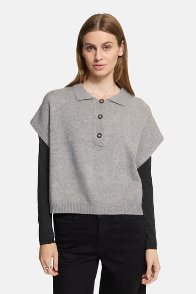Grey knit short-sleeve polo débardeur by ICHI, featuring ribbed hem and front buttons, worn over black long sleeves with black jeans.