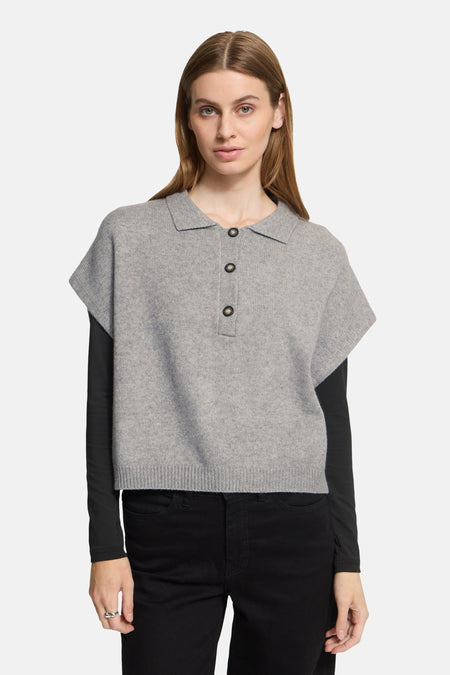 Grey knit short-sleeve polo débardeur by ICHI, featuring ribbed hem and front buttons, worn over black long sleeves with black jeans.
