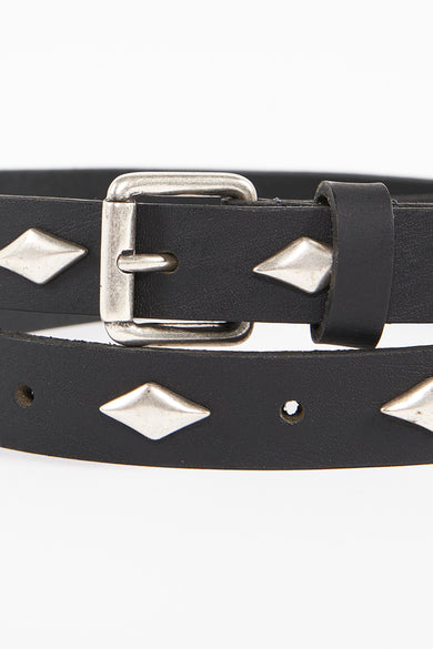 Ceinture noire en cuir Legend avec clous décoratifs en forme de losange argenté.