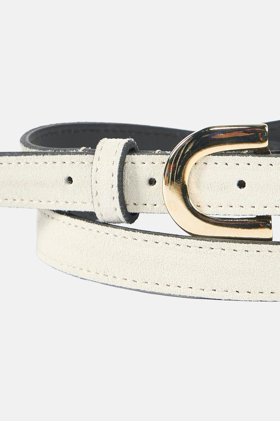 Ceinture écru de Legend avec une boucle dorée en forme de U, détails de couture apparents.