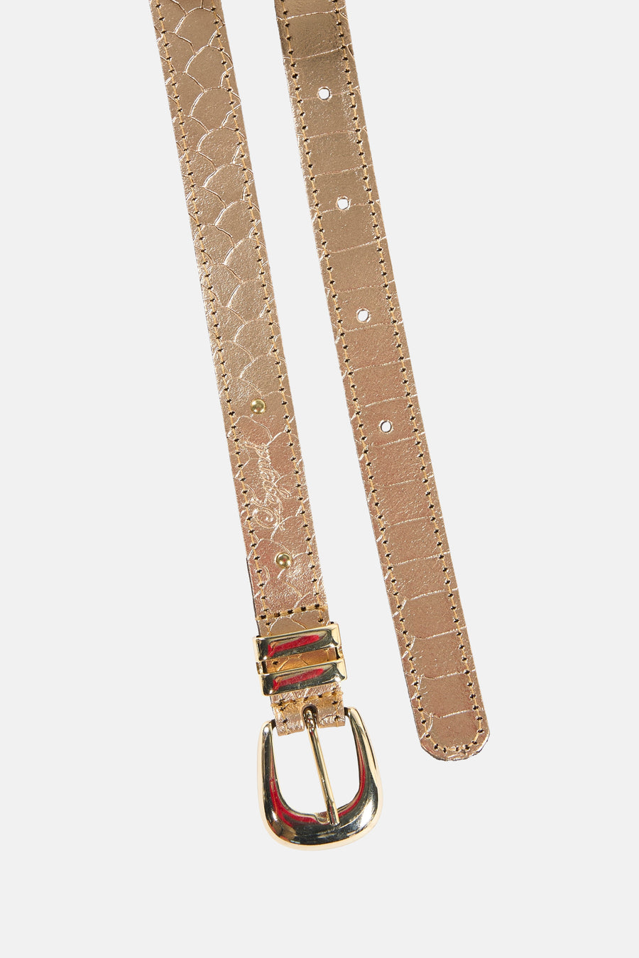 Ceinture dorée à boucle, par Legend, avec motif peau de serpent et couture apparente.