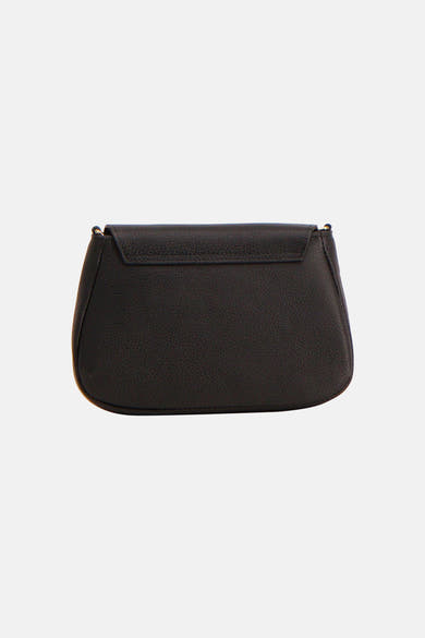 Sac à bandoulière noir d'Access, avec une texture grainée et une fermeture à rabat.