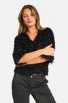 Zwarte blouse met korte mouwen van FREEQUENT, met een crêpe textuur en V-hals.