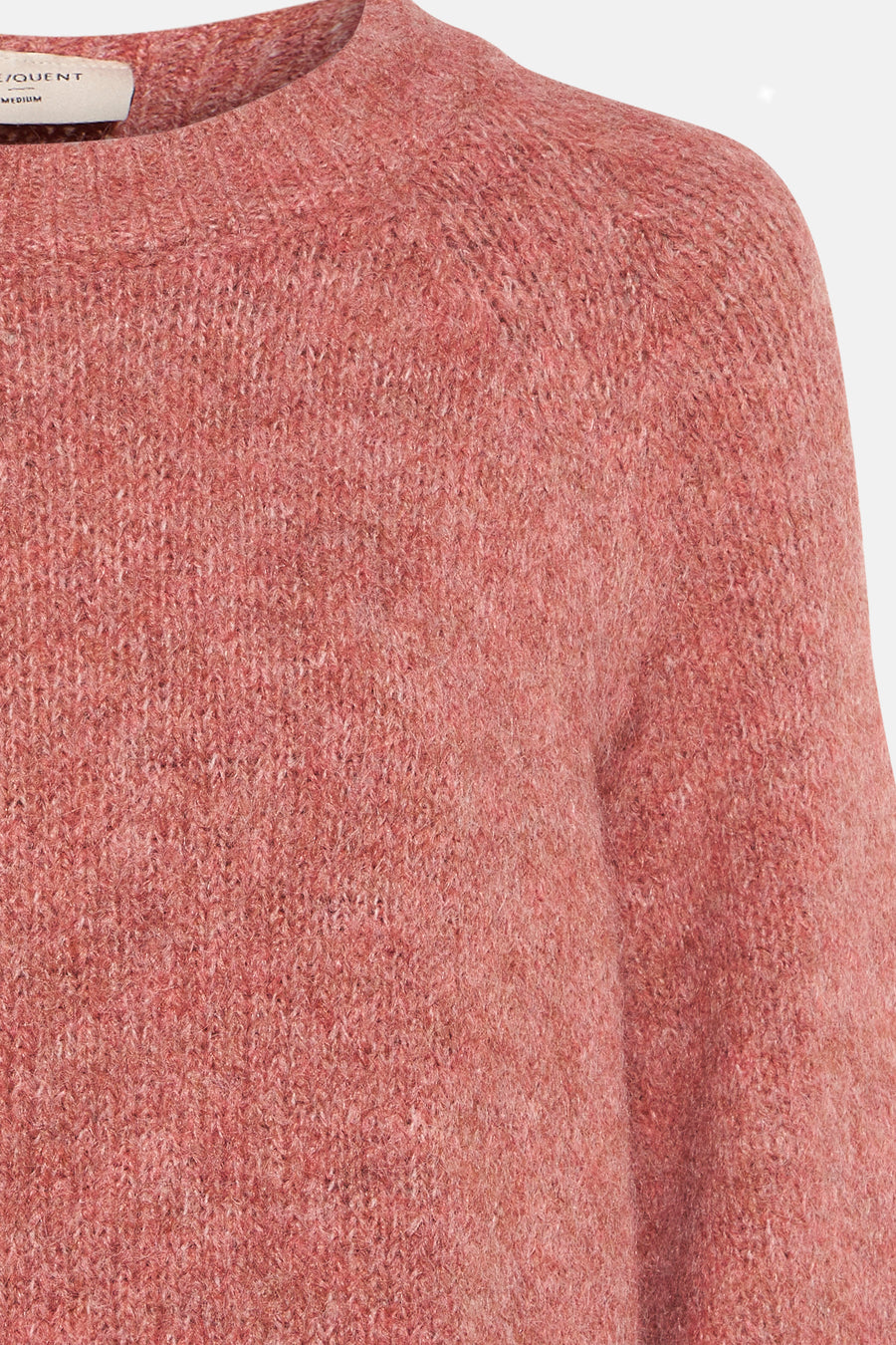 Roze rondehals trui van FREEQUENT, in getextureerd breisel dicht op de hals.