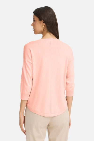 Pull à col rond rose de Fransa, avec des manches trois-quarts et une coupe droite.