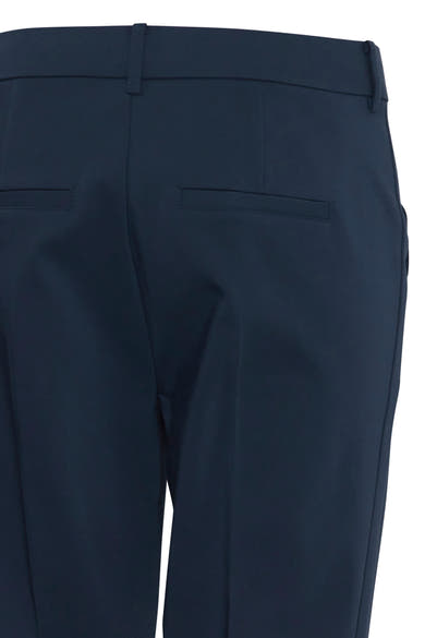 Chino beige de Fransa, détail de poches arrière et passants de ceinture.