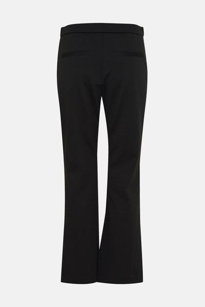Pantalon noir de Fransa, avec poches arrières passepoilées et jambes évasées.