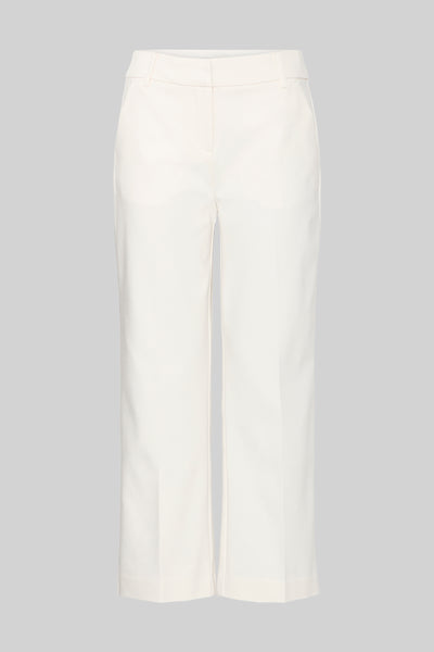 Pantalon de costume blanc de Fransa, coupe droite et longueur raccourcie sur fond gris.
