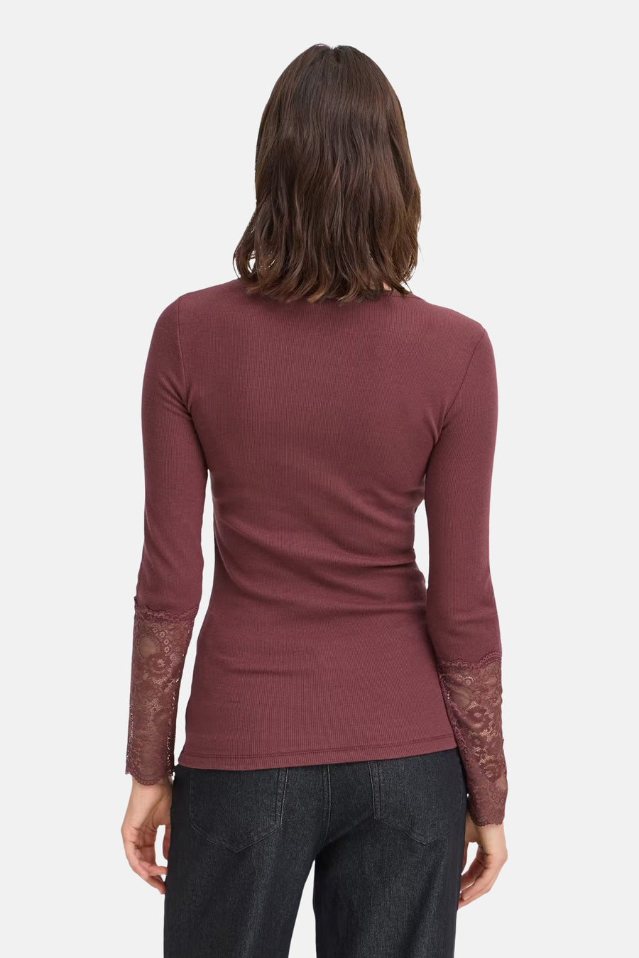 Bordeaux long-sleeve ribbed T-shirt with lace cuffs, back view, worn with dark jeans