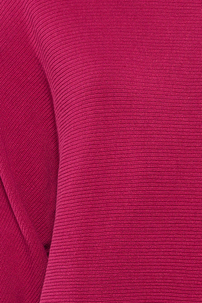 Pull rose à col rond de Fransa, en tricot côtelé fin avec détail de manche drapée.
