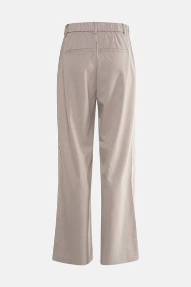 Beige broek uit Frankrijk, losse pasvorm en elastische tailleband, met paspelzakken achter.