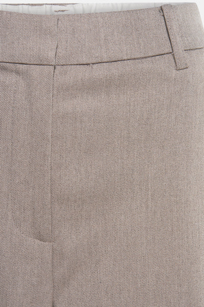Beige broek uit Frankrijk, met een subtiele textuur en een klassieke pasvorm.