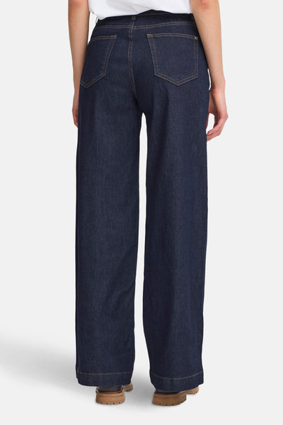 Jean large en denim bleu foncé de Fransa, avec poches arrière et ourlets finis.