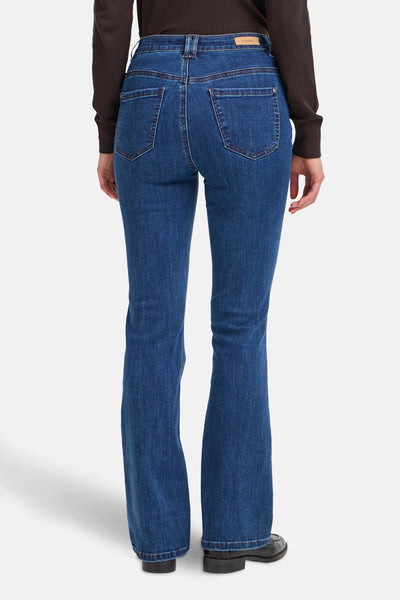 Bootcut jeans in donkerblauw denim van Fransa, met achterzakken en uitlopende zomen.