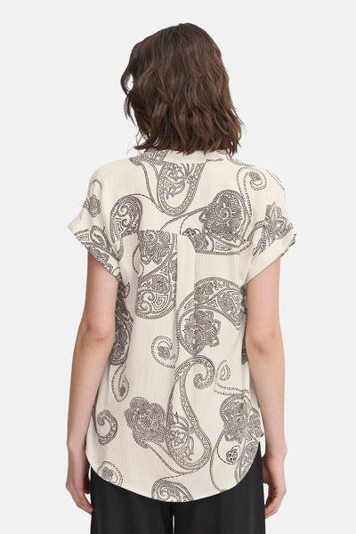 Ecru blouse met korte mouwen van Fransa, met paisley-patroon, omgeslagen mouwen en afgeronde zoom.