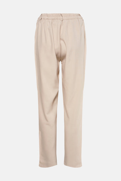 Beige broek uit Frankrijk, rechte pasvorm en elastische tailleband, effen achtergrond.