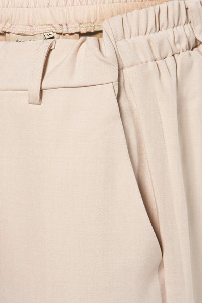 Pantalon beige de Fransa, avec taille élastiquée et passants de ceinture, en tissu uni.