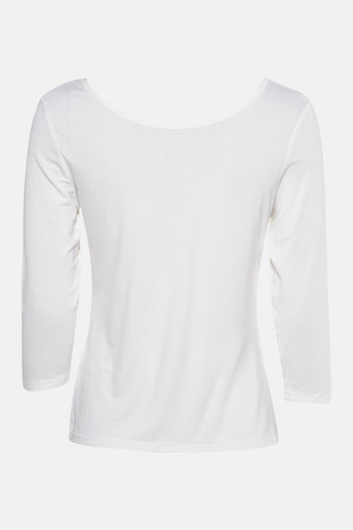 T-shirt blanc à manches longues de Fransa, avec encolure dégagée et coupe ajustée.