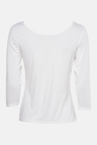 T-shirt blanc à manches longues de Fransa, avec encolure dégagée et coupe ajustée.