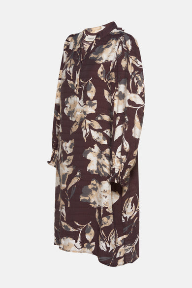 Fransa meerkleurige jurk met lange mouwen en bloemenpatroon in bruine, beige en grijze tinten.