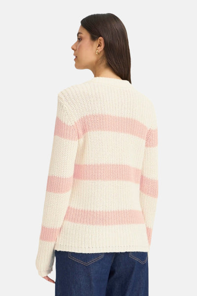 Pull à col rond en tricot rose et blanc de Fransa, à rayures horizontales.